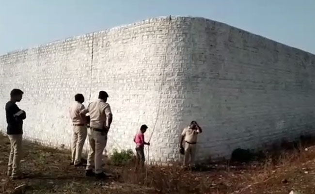 4 Prisoners Cut Barrack Iron Rods, Use Rope To Escape Madhya Pradesh Jail