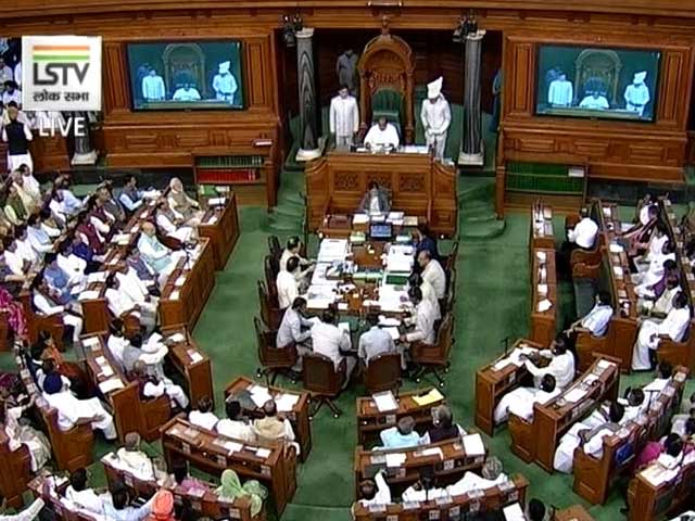 लोकसभा में बिल पर हो रही थी चर्चा, सपा सांसद पढ़ रहे थे अखबार तो पीठासीन अध्यक्ष ने टोका और कही ये बात