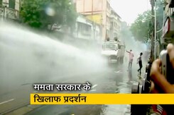 ममता सरकार के खिलाफ सड़कों पर उतरे बीजेपी कार्यकर्ता ममता सरकार के खिलाफ सड़कों पर उतरे बीजेपी कार्यकर्ता