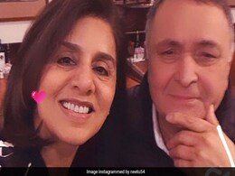 ऋषि कपूर और नीतू कपूर ने फैन्स को इस अंदाज में दी ईद की बधाई, फोटो हुई वायरल ऋषि कपूर और नीतू कपूर ने फैन्स को इस अंदाज में दी ईद की बधाई, फोटो हुई वायरल