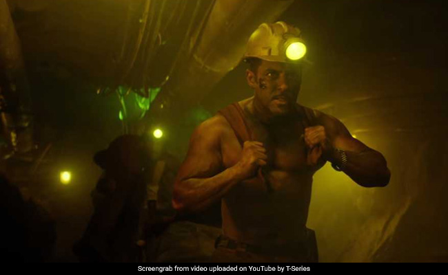Salman's Biceps As Big As His Box Office: Shobhaa De's <i>"Bharat"</i> Review