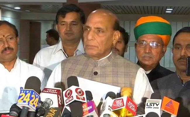 सेना प्रमुख जनरल बिपिन रावत ने  रक्षा मंत्री राजनाथ सिंह को जम्मू कश्मीर और भारत-पाक सीमा पर सुरक्षा व्यवस्था पर दी जानकारी