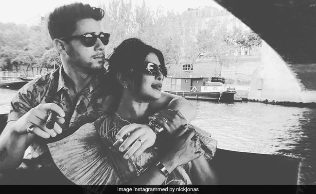 फ्रांस के शानदार मौसम में घुला प्रियंका चोपड़ा और निक जोनास के रोमांस का रंग, Photo हुई वायरल