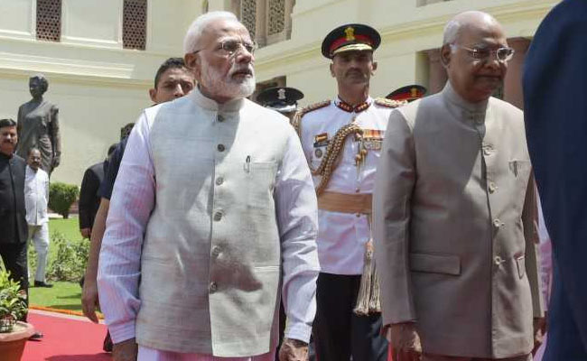 कोरोना संकट को देखते हुए राष्ट्रपति, प्रधानमंत्री और सभी सांसद एक साल तक अपने वेतन में करेंगे 30% की कटौती