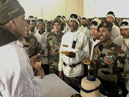 Defence Minister Rajnath Singh Bonds With Soldiers At Siachen Over Jalebi Defence Minister Rajnath Singh Bonds With Soldiers At Siachen Over Jalebi