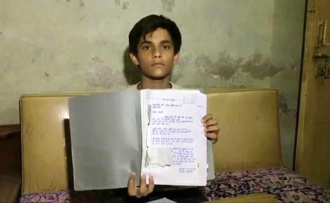 'मोदी है तो मुमकिन है' नारा सुन 8वीं के बच्चे ने पीएम को भेजी 37 चिट्ठियां, लिखा - मेरे पापा की नौकरी वापस दिला दो