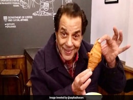 धर्मेंद्र खाते नजर आए कुछ ऐसी चीज, फैन्स पूछ बैठे- सर जी ये क्या है? धर्मेंद्र खाते नजर आए कुछ ऐसी चीज, फैन्स पूछ बैठे- सर जी ये क्या है?