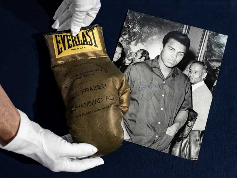 Muhammad Ali's Autographed Gold Glove Fails To Sell At Turin Auction