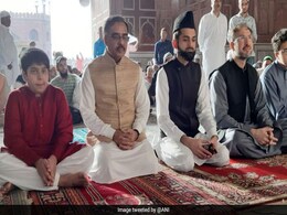 Pakistan Foreign Secretary Offers Eid Prayers At Jama Masjid In Delhi Pakistan Foreign Secretary Offers Eid Prayers At Jama Masjid In Delhi