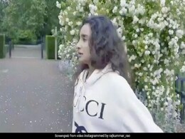 इस बॉलीवुड एक्टर से प्रेम की खातिर पापा का हाथ छुड़ाकर भागी ये एक्ट्रेस, Video हुआ वायरल इस बॉलीवुड एक्टर से प्रेम की खातिर पापा का हाथ छुड़ाकर भागी ये एक्ट्रेस, Video हुआ वायरल