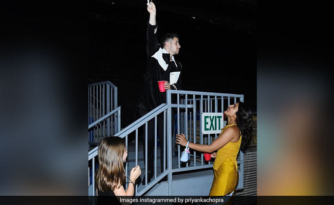 Priyanka Chopra And Nick Jonas' <I>Romeo Juliet</I> Moment In Role-Reversed Balcony Scene