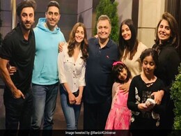 Bachchan Kapoor Family Photo: ऋषि कपूर से मिलने पहुंचे ऐश्वर्या-अभिषेक, आलिया-रणबीर भी थे मौजूद Bachchan Kapoor Family Photo: ऋषि कपूर से मिलने पहुंचे ऐश्वर्या-अभिषेक, आलिया-रणबीर भी थे मौजूद