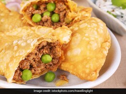 Chicken Samosa, Mutton Samosa And More: 5 Delicious Non-Veg Samosa Recipes For Your Weekend Indulgence