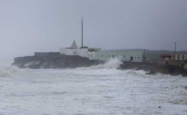 Cyclone Vayu: गुजरात के तटीय क्षेत्रों से समुद्र में पश्चिम की ओर बढ़ रहा है चक्रवात वायु, कल शाम तक सौराष्ट्र में दे सकता है दस्तक
