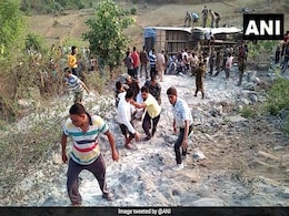 झारखंड: गहरी खाई में बस गिरने से 6 की मौत, 39 घायल झारखंड: गहरी खाई में बस गिरने से 6 की मौत, 39 घायल