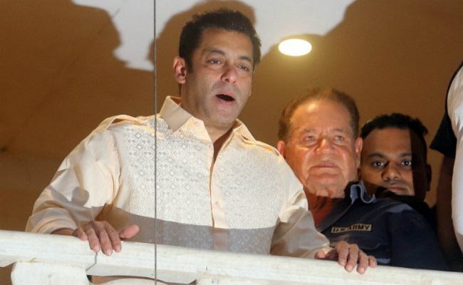 Watch: On Eid, Fans Chant 'Salman Khan... Salman Khan...' Outside Galaxy Apartments