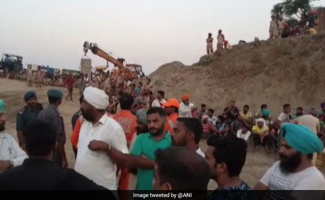 पंजाब: बोरवेल में फंसे दो साल के बच्चों को बचाने के लिए अंतिम चरण में पहुंचा अभियान