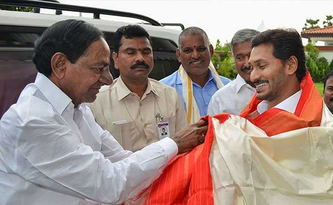 KCR Meets Jagan Reddy, Invites Him For Inauguration Of Irrigation Project