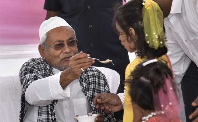 "Such People Have No Religion": Nitish Kumar On Giriraj Singh's Iftar Dig
