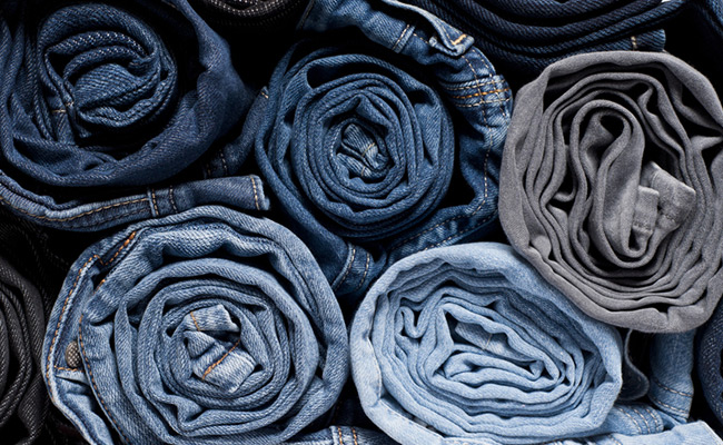Men Loot Denim Trucks In Delhi Brandishing Toy Guns