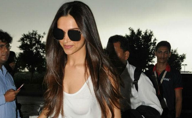 Deepika Padukone Was Asked For Her ID By Airport Security. Her Response Is Going Viral