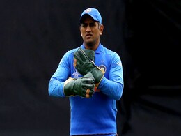 Ind vs Aus:'बलिदान बैज' वाले नहीं बल्कि ऐसे दस्ताने पहनकर मैदान पर उतरे महेंद्र सिंह Ind vs Aus:'बलिदान बैज' वाले नहीं बल्कि ऐसे दस्ताने पहनकर मैदान पर उतरे महेंद्र सिंह