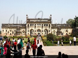 Only People In "Decent Clothes" Will Be Allowed Inside Imambara: Official Only People In "Decent Clothes" Will Be Allowed Inside Imambara: Official
