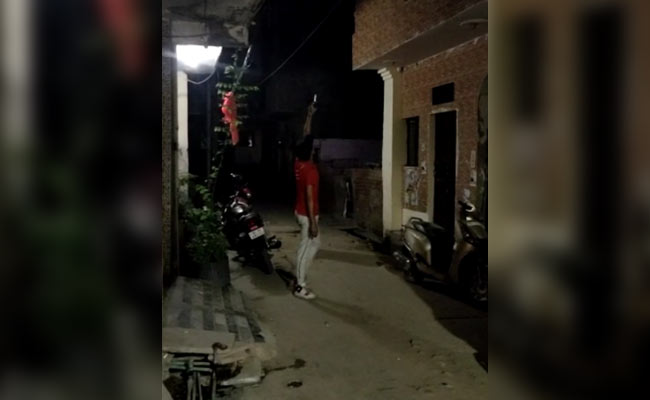 दिल्ली में सरेआम फायरिंग करने वाला नाबालिग लड़का पुलिस हिरासत में