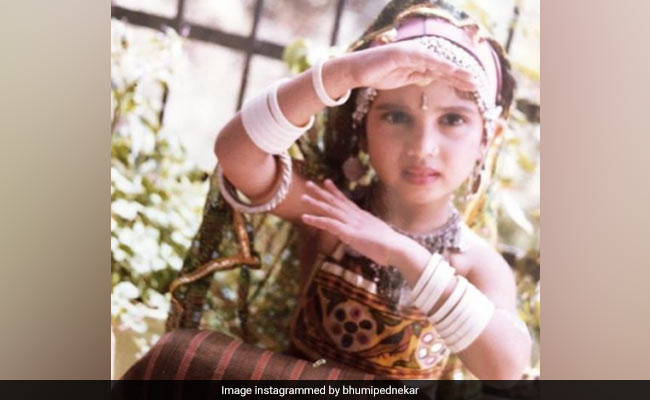 Can You Guess Who The Little 'Drama Queen' In This Throwback Pic Is?