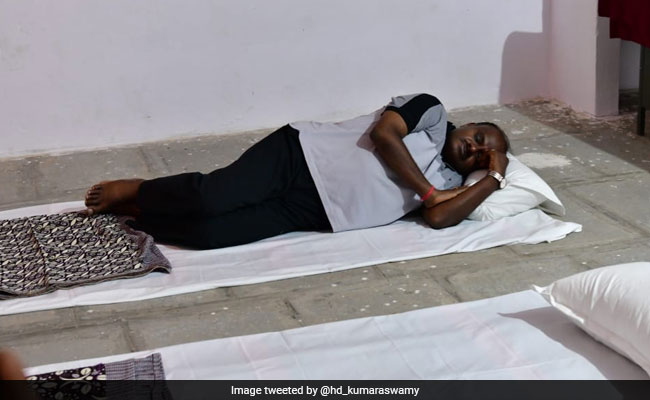 गांव यात्रा पर उठे सवाल तो बोले कर्नाटक के सीएम कुमारस्वामी- नहीं लिया था 5 स्टार ट्रीटमेंट, सड़क पर भी सो सकता हूं