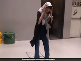 ईरान में स्टापू खेलती नजर आईं ये बॉलीवुड एक्ट्रेस, फैन्स बोले- यादें बचपन की...देखें Video ईरान में स्टापू खेलती नजर आईं ये बॉलीवुड एक्ट्रेस, फैन्स बोले- यादें बचपन की...देखें Video