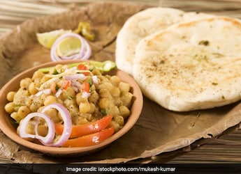 Amritsari Kulcha: Punjab's Delicious Take On The French Croissant Amritsari Kulcha: Punjab's Delicious Take On The French Croissant