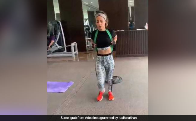 'जिमहॉलिक' हिना खान ने शेयर किया वर्कआउट का Video, नजरें नहीं हटा पा रहे हैं लोग