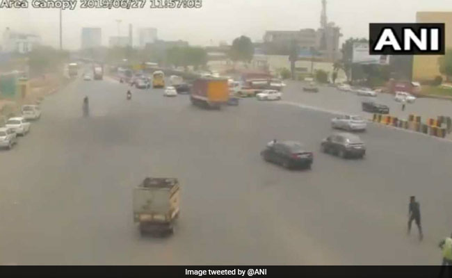 On CCTV, Gurgaon Toll Booth Worker Clings To Speeding Car