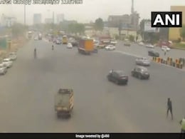 On CCTV, Gurgaon Toll Booth Worker Clings To Speeding Car On CCTV, Gurgaon Toll Booth Worker Clings To Speeding Car