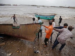 3 Lakh Evacuated, 70 Trains Cancelled As Gujarat Braces For Cyclone Vayu: 10 Points 3 Lakh Evacuated, 70 Trains Cancelled As Gujarat Braces For Cyclone Vayu: 10 Points