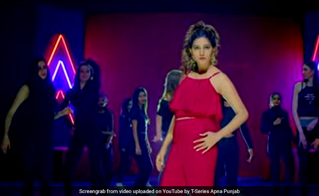 सपना चौधरी का नया सॉन्ग 'नच के दिखा दे' हुआ रिलीज, पंजाबी धुन पर लगाए ऐसे ठुमके वायरल हुआ Video
