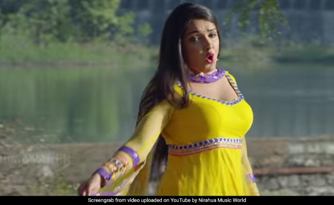 Bhojpuri Cinema: आम्रपाली दुबे ने डांस और एक्सप्रेशंस से जीता दिल, बार-बार देखा जा रहा Video