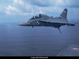 स्वदेश-निर्मित लड़ाकू विमान 'तेजस' को विमानवाहक पोत पर लैंड कराना - छोटी टीम कर रही है बड़ी डेडलाइन का सामना स्वदेश-निर्मित लड़ाकू विमान 'तेजस' को विमानवाहक पोत पर लैंड कराना - छोटी टीम कर रही है बड़ी डेडलाइन का सामना