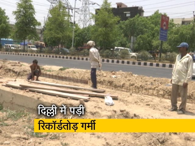 ग़रीबों पर मौसम की असल मार, निर्माण क्षेत्र के मज़दूरों का हाल