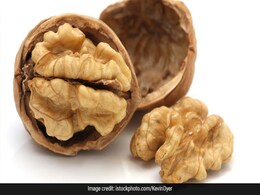 Cholesterol Diet: Walnuts, Flaxseeds And Other Best Foods To Lower Your Numbers Cholesterol Diet: Walnuts, Flaxseeds And Other Best Foods To Lower Your Numbers