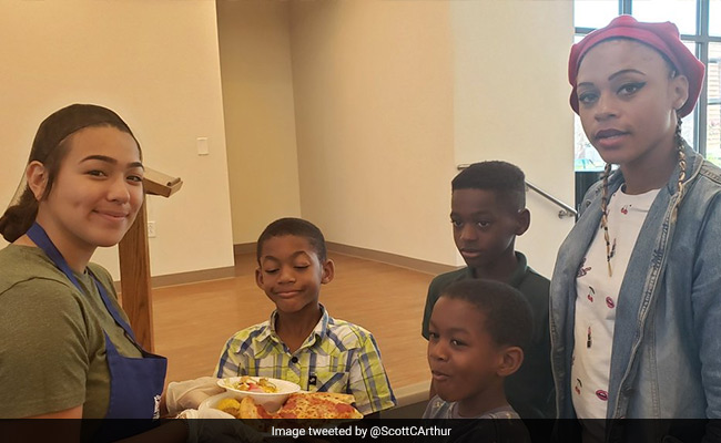 Teen Throws Pizza Party For Homeless Instead Of Graduation Bash