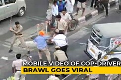 On Video, Street Fight Between Delhi Cops And Driver Who Pulled Out Sword On Video, Street Fight Between Delhi Cops And Driver Who Pulled Out Sword