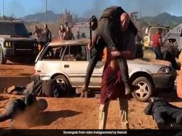 The Rock ने इस एक्टर को जमीन पर ऐसा पटका हो गया चित...देखें Video The Rock ने इस एक्टर को जमीन पर ऐसा पटका हो गया चित...देखें Video
