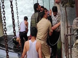 2 Killed, 8 Injured As Raft Overturns In River In Jammu and Kashmir 2 Killed, 8 Injured As Raft Overturns In River In Jammu and Kashmir