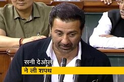 सनी देओल ने अंग्रेजी में ली शपथ सनी देओल ने अंग्रेजी में ली शपथ