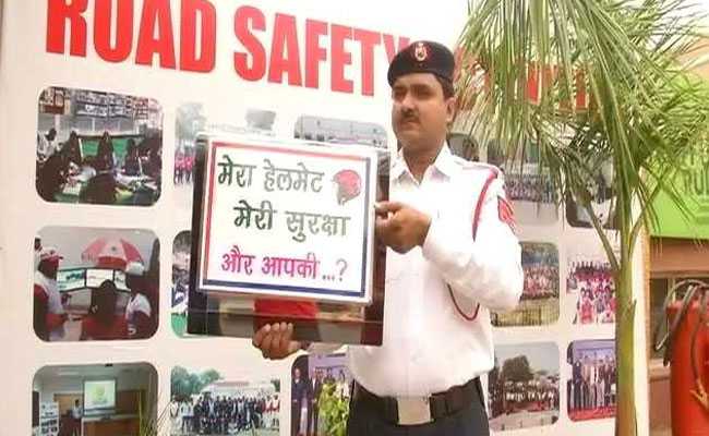 Delhi Traffic Cop Raps <i>"Tera Time Ayega"</i> For Road Safety. Watch