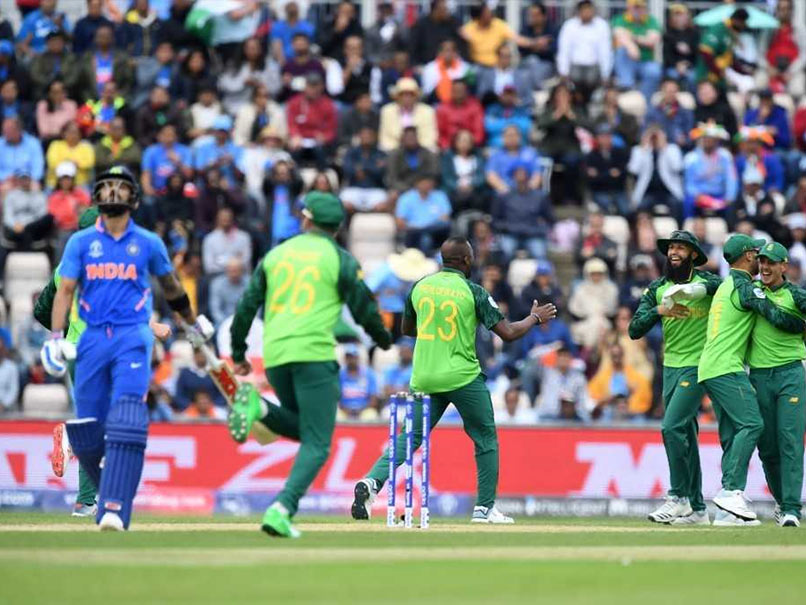 Quinton De Kock Takes Jaw-Dropping Catch To Remove Virat Kohli - Watch