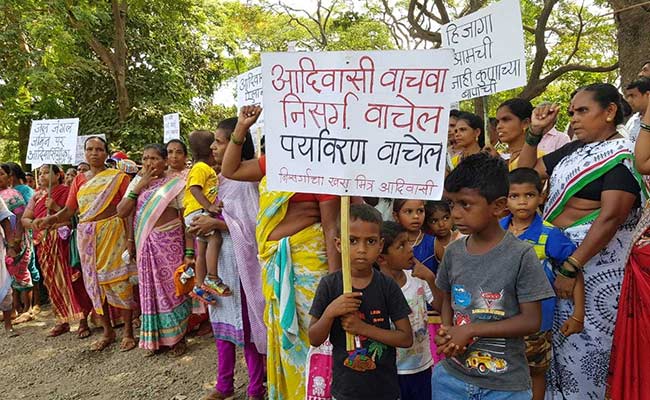 मुंबई में चिड़ियाघर बनाने के राज्य सरकार के फैसले के खिलाफ सड़कों पर उतरे आदिवासी