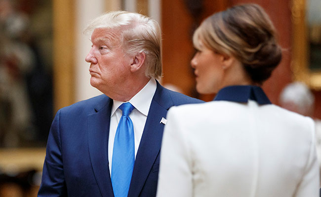 Donald Trump Forgets What He Had Gifted To Queen. Melania To The Rescue